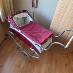 Vintage dolls pram / nursery display pram