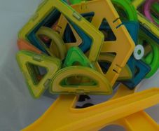Magnetic tiles