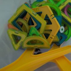 Magnetic tiles