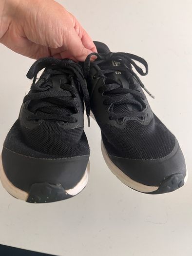 Black Nike Unisex Runners
