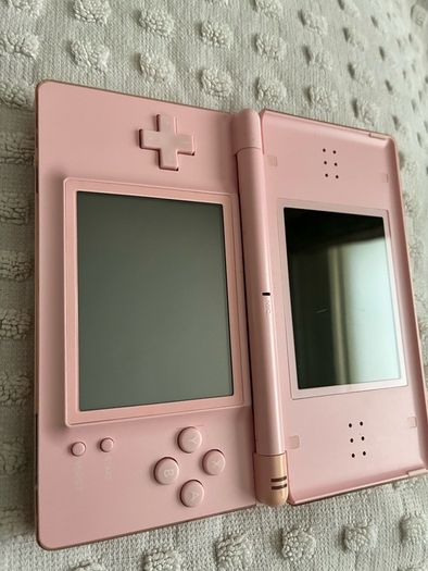Nintendo DS lite pink