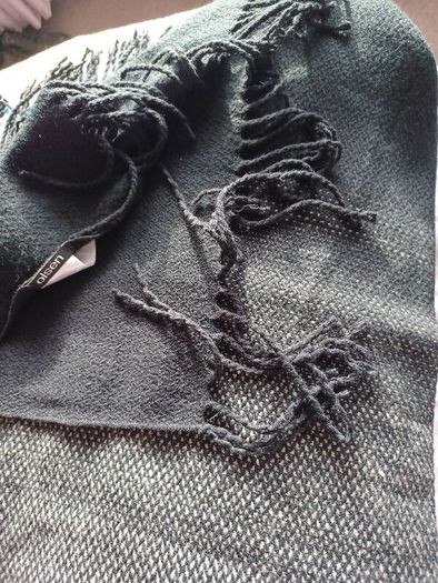 shawl/wrap.....olsen brand...