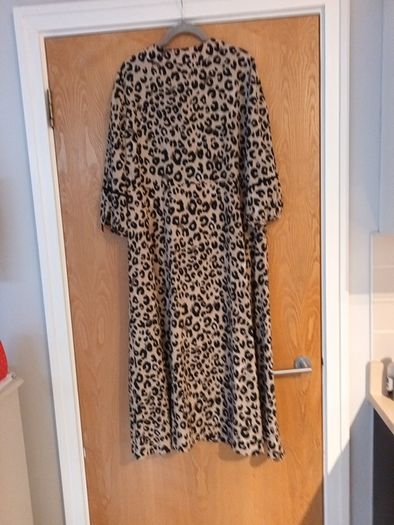 M&S Dress.   S.14. New- No Tag.