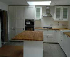 kitchen fitter