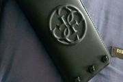 guess wallet