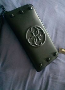 guess wallet