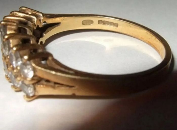 Vintage 18ct Gold & Diamond Ring