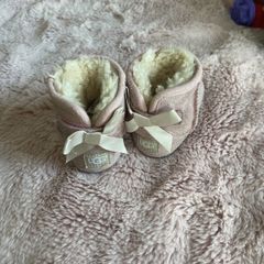 UGG baby girl shoes size 18 eu