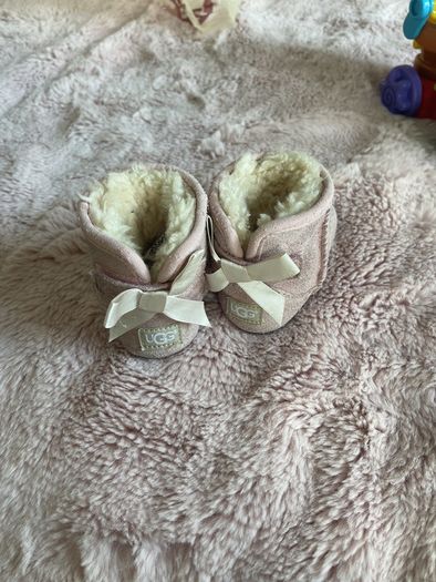UGG baby girl shoes size 18 eu