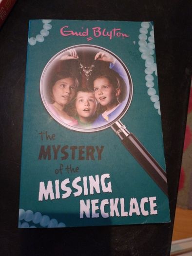 Enid Blyton "The mystery of the missing necklace"