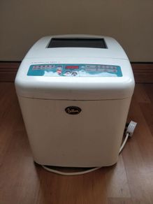 Bread Machine (& 3 Recipe Books)