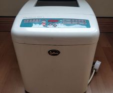 Bread Machine (& 3 Recipe Books)
