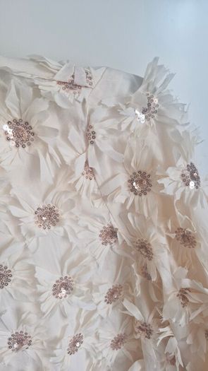 Absolutely stunning yas dress.