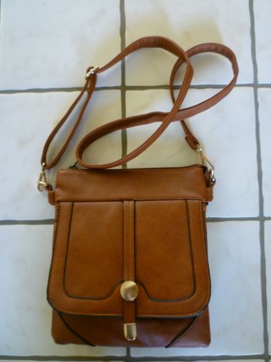 Hand Bag Crossbody Brown Faux Leather Multi Pocket Handbag- Purchased In Carraig Donn