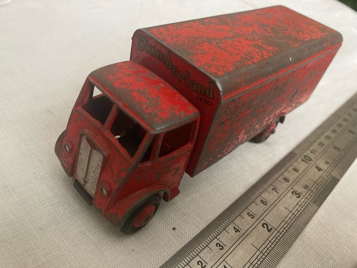 Dinky / Meccano 514. Guy Slumberland van. Rear opening doors.