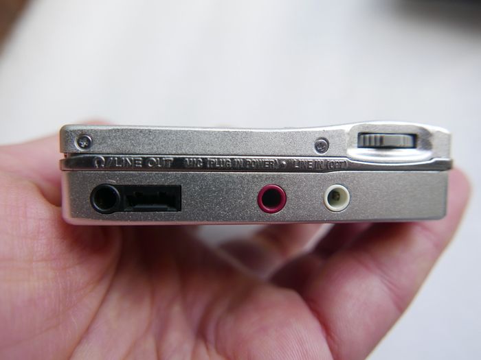 Sony MD Walkman - Portable MiniDisc Player - Silver (MZ-R900) - works well.