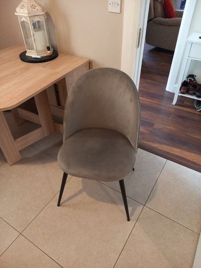 table and chairs