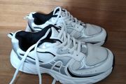 boy's light shoes. UK1