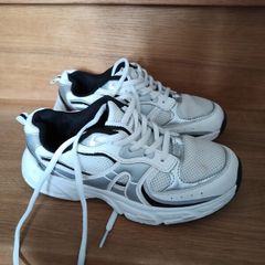 boy's light shoes. UK1