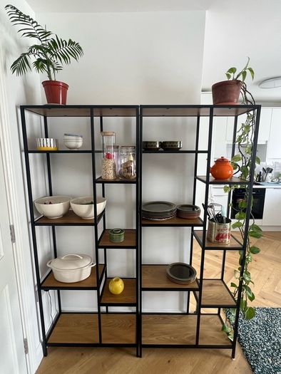 Freestanding shelving unit/divider