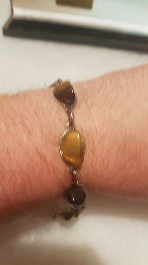 tiger eye bracelet,,good condition,buyer collects or pays postage, thank you, take as is,see pictures for condition