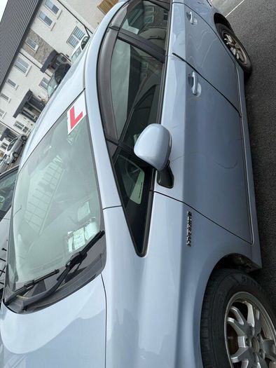 Toyota prius automatic hybrid 2011 model
