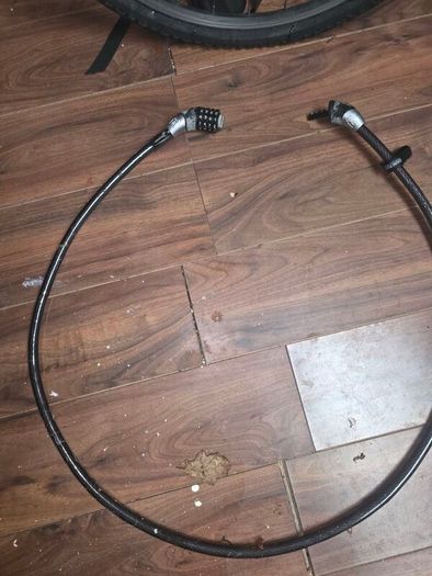 Carrera hybrid bike with lock