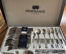 Newgrange 44 piece cutlery