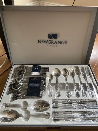 Newgrange 44 piece cutlery