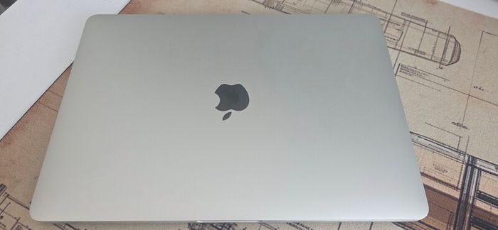 MacBook pro 16,3 model 13.3 2020 16gb