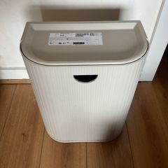 Bin with lid Brand New