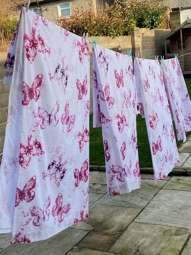 2 pairs of curtains and matching duvet cover
