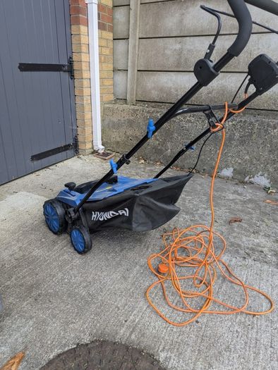 Hyundai 1600W 15'' 38cm Artificial Grass Sweeper