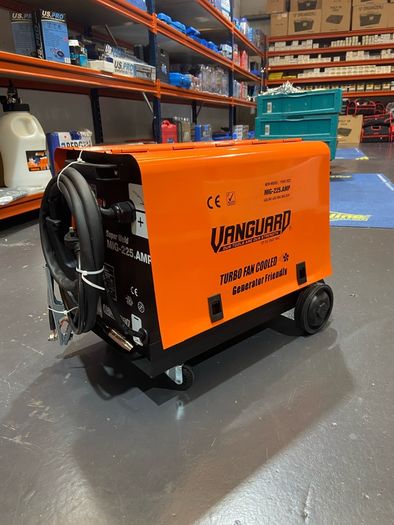 Brand new 225 amp gas and gasless MIG welder free delivery