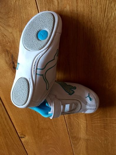 Puma INFANT white/blue sneakers/ runners 8UK mint condition