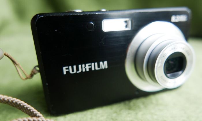 Fujifilm FinePix J Series J10 8.2MP Digital Camera - Black , Tested works well