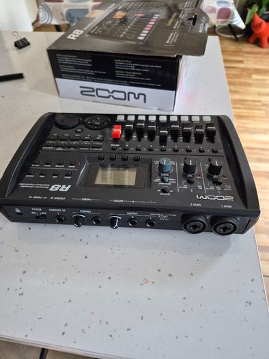 Zoom R8 Recorder/Sampler/Interface/Controller