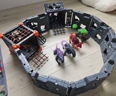 schleich Eldrador 42673 BattleCave Arena Lava vs. Shadow -BOXED with extras figures