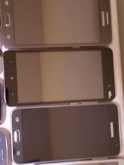 25 Mobile phones in very good cosmetic condition but have no Batterys