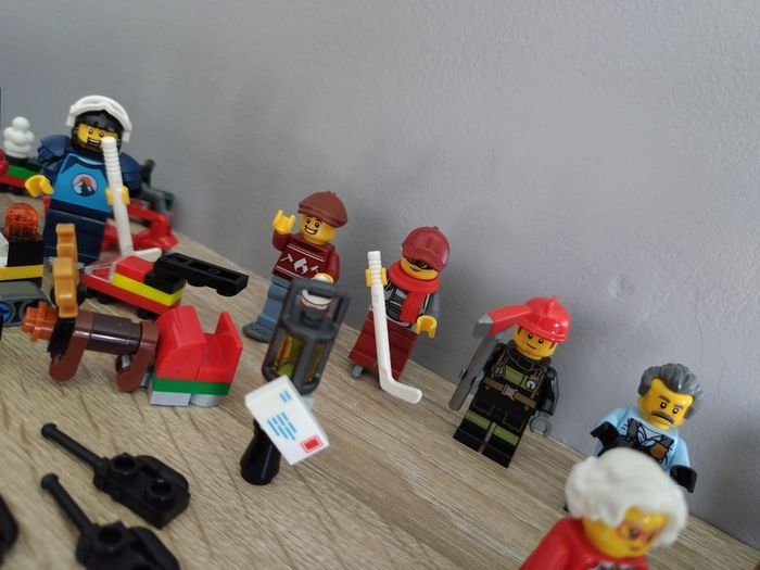 LEGO Winter Village Accessories and Mini Figures Bundle 2