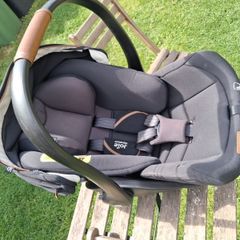 Joie Signature carseat with isofix base