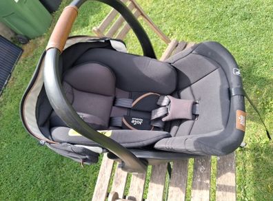 Joie Signature carseat with isofix base