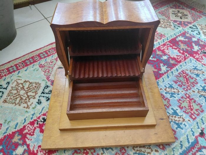 Antique French Art Deco wooden cigarette cigar box, 1920s