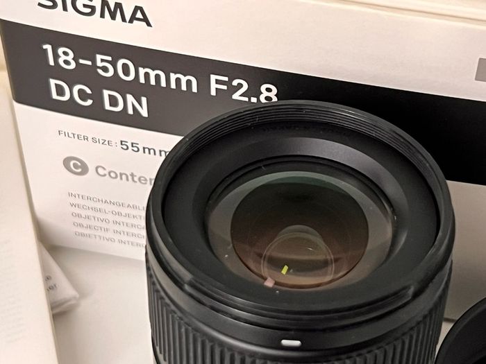 Sigma 18-50mm f/2.8 DC DN Contemporary