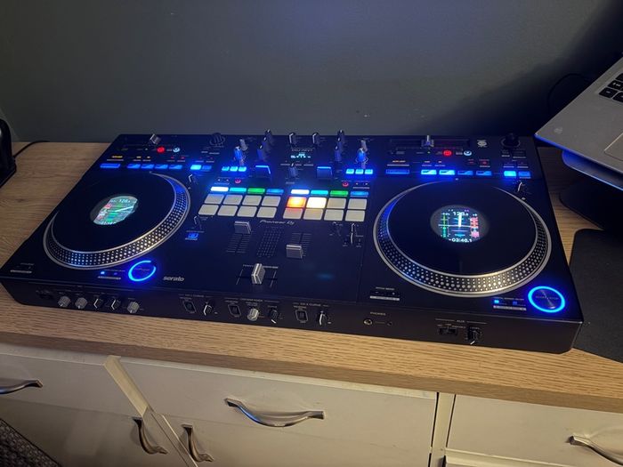 Pioneer DJ Rev 7 (with original pioneer travel case & decksaver