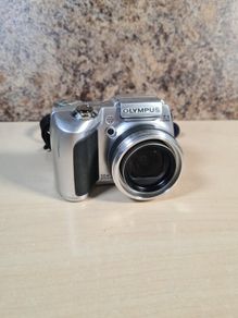 Olympus Sp-510uz Digital Camera 7.1mp Mega Pixel Takes 4 X Aa Batteries