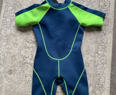 Kids wet suit age 9/10 mountain ware house