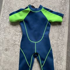 Kids wet suit age 9/10 mountain ware house