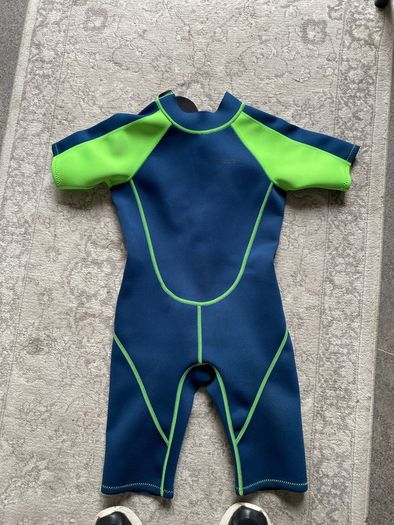 Kids wet suit age 9/10 mountain ware house