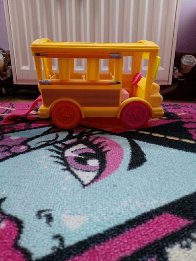 Bea's lalaloopsy doll bus